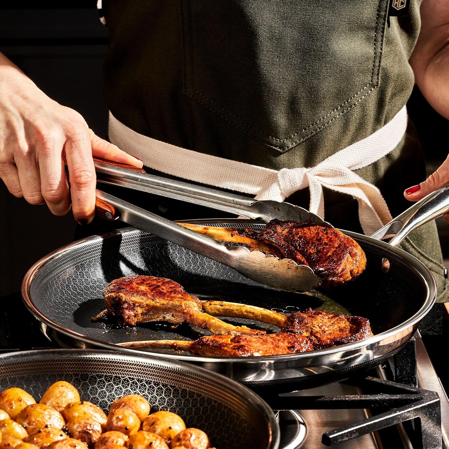 HexClad Hybrid Nonstick 10-Inch Frying Pan, Stay-Cool Handle, Dishwasher-Friendly, Oven-Safe Up to 900°F, Induction Ready, Compatible with All Cooktops - Image 2